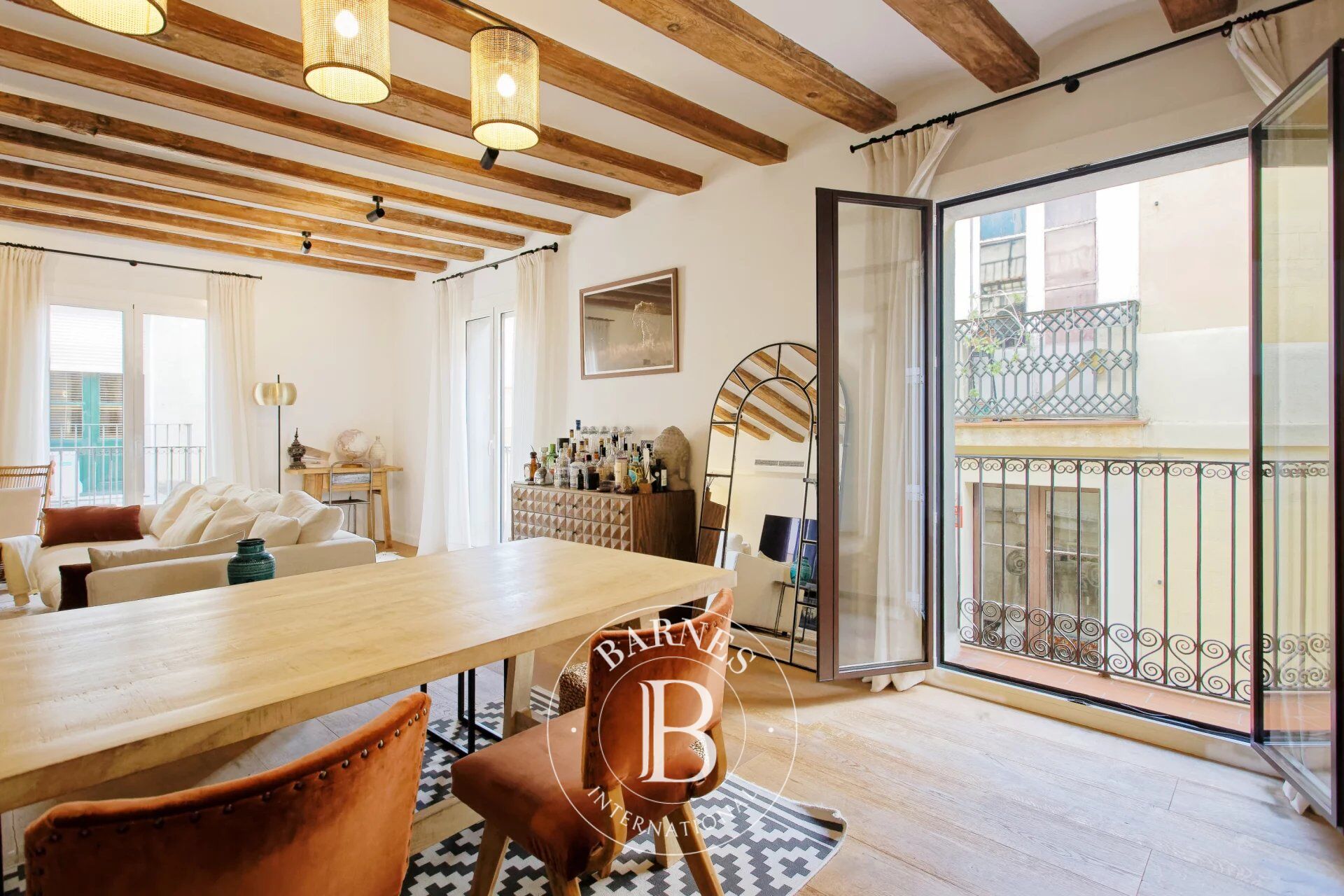 Ático exclusivo con terraza privada en la azotea en el corazón de El Born - picture 2