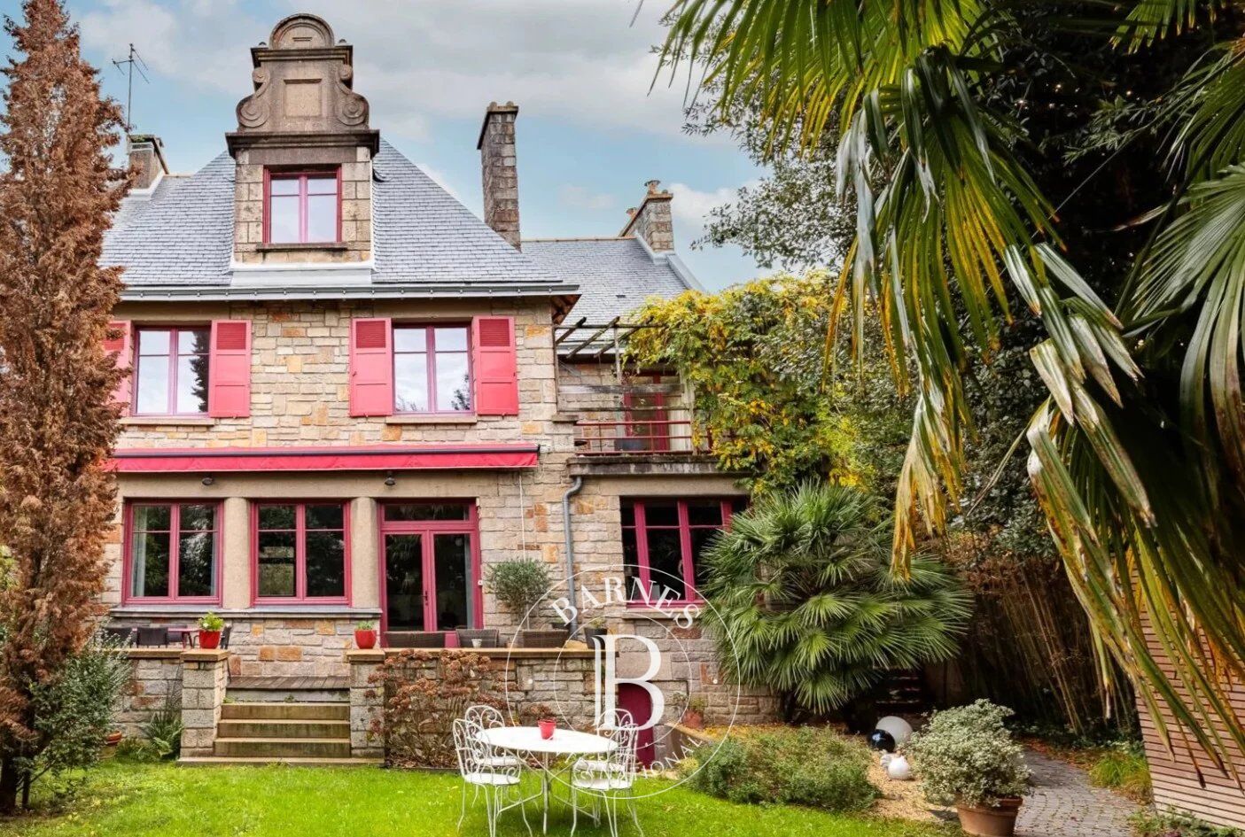 Luxurious 5-Bedroom Home in Nantes, France - picture 1