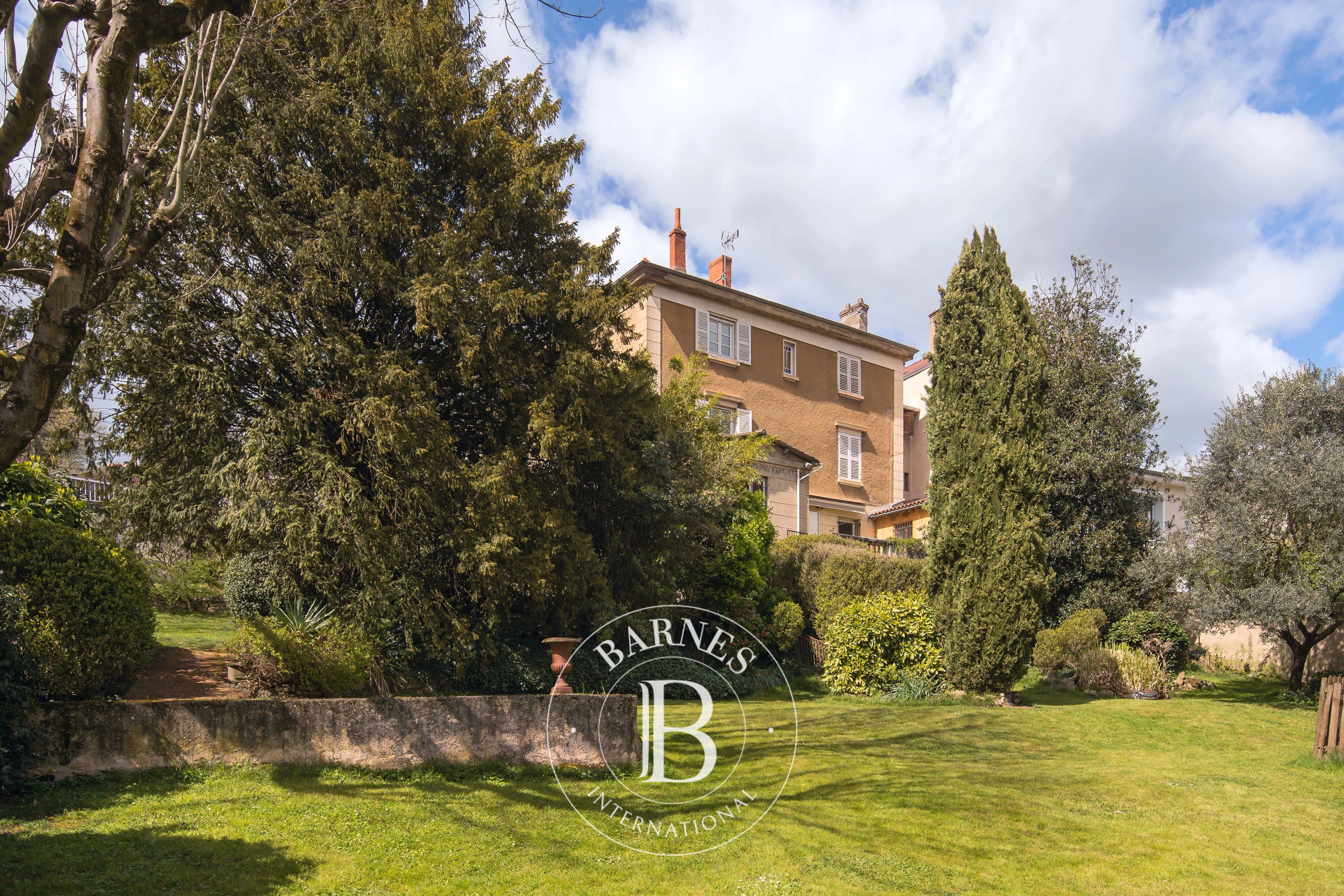 Collonges-Au--Mont-D'Or - Maison d'environ 275m² - 7 Chambres - Terrain 1780 m² - Piscine - picture 1