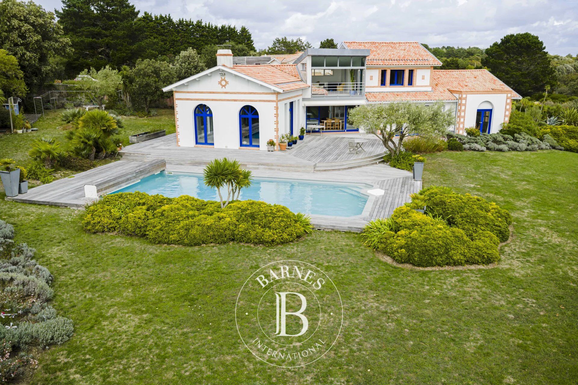 PREFAILLES - Villa exceptionnelle de 360 m² face à l'océan - picture 1