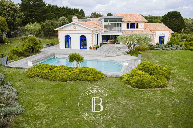 PREFAILLES - Villa exceptionnelle de 360 m² face à l'océan