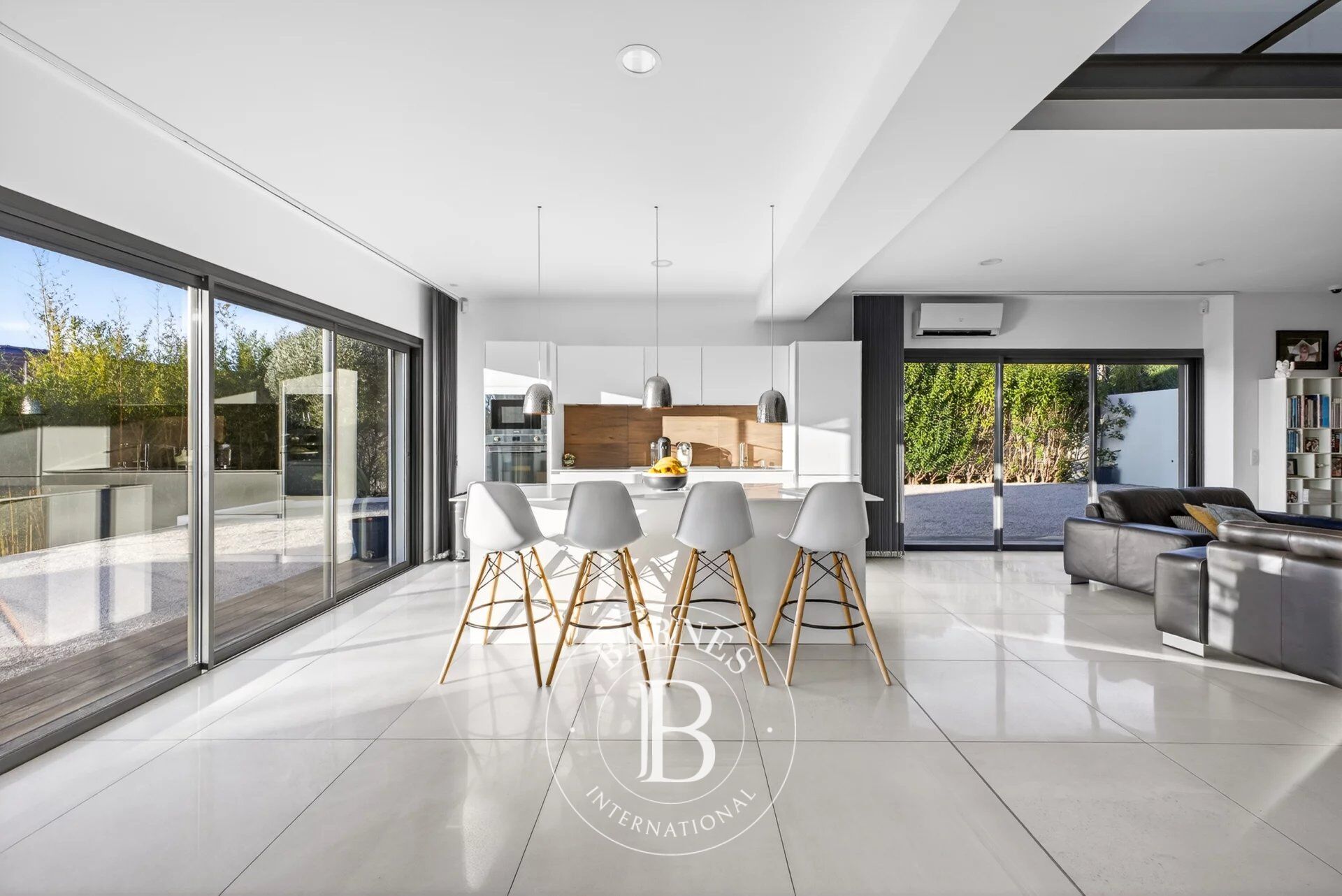 VENTE - ALLAUCH - 13190 - MAISON - 4 CHAMBRES - PISCINE - VUE DOMINANTE ET DÉGAGÉE - picture 3