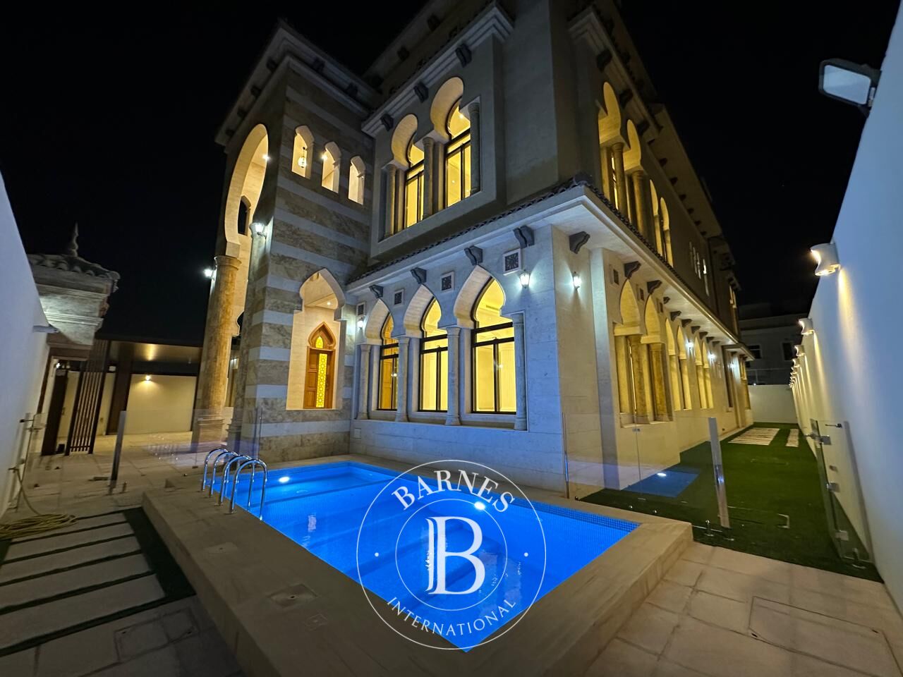 Villa Al Quoz - picture 1