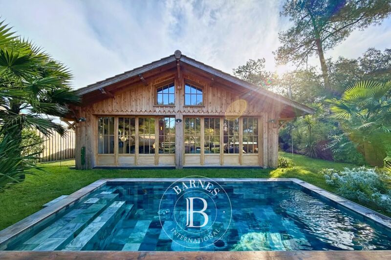 VILLA STYLE CABANE BOIS AVEC PISCINE DANS LE VILLAGE DU CANON, SUR LA PRESQU’ÎLE DU CAP FERRET