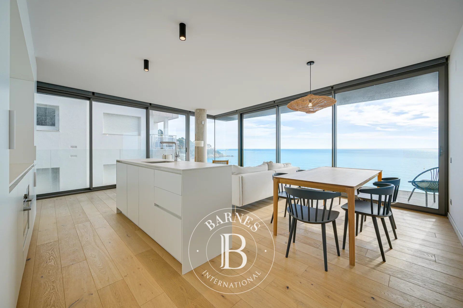 Apartamentos de obra nueva en primera línea de mar en Lloret de Mar, Costa Brava - picture 1