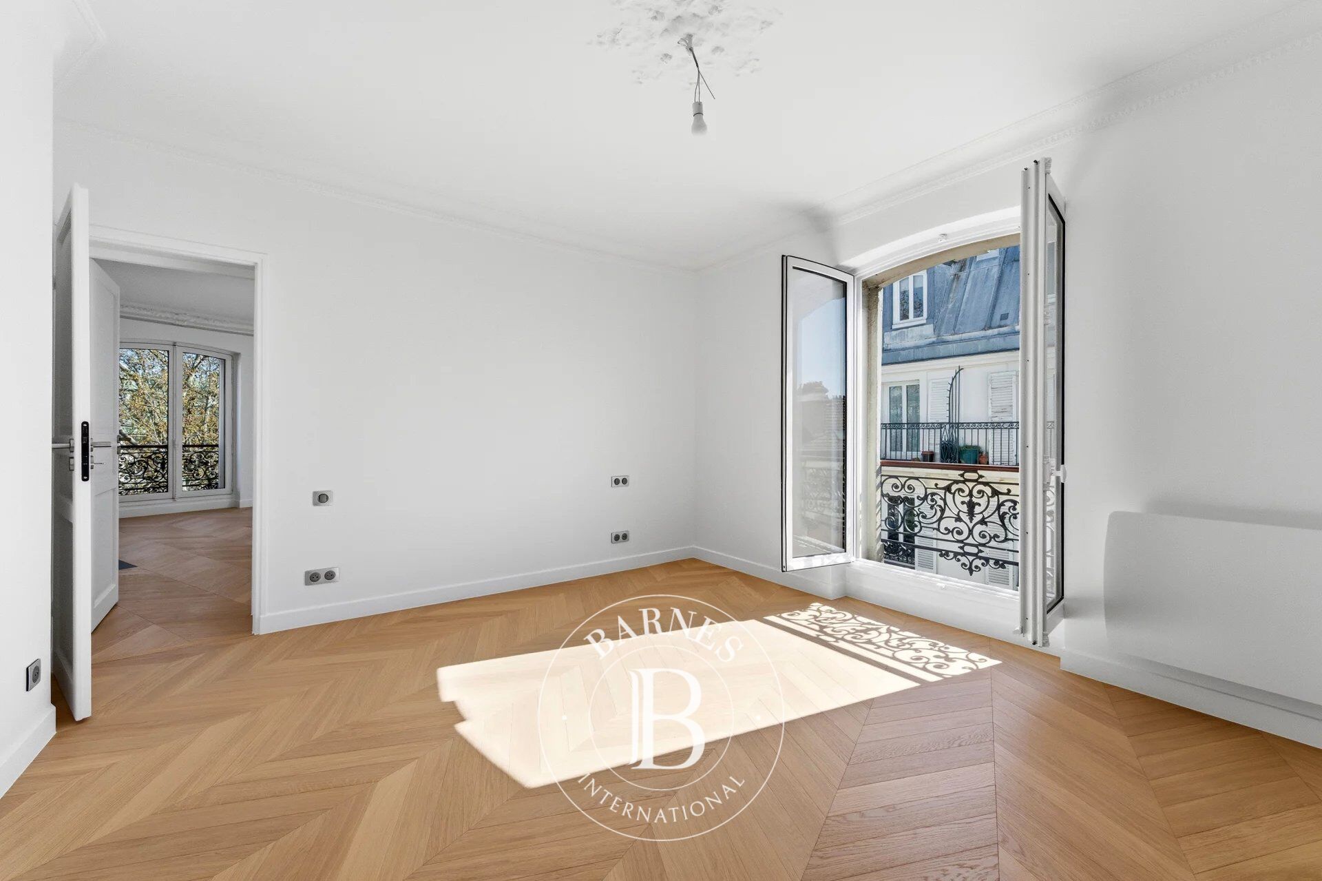 Apartment for sale - Paris 3 - Archives - 4 bedrooms - Bright - Lift - picture 3