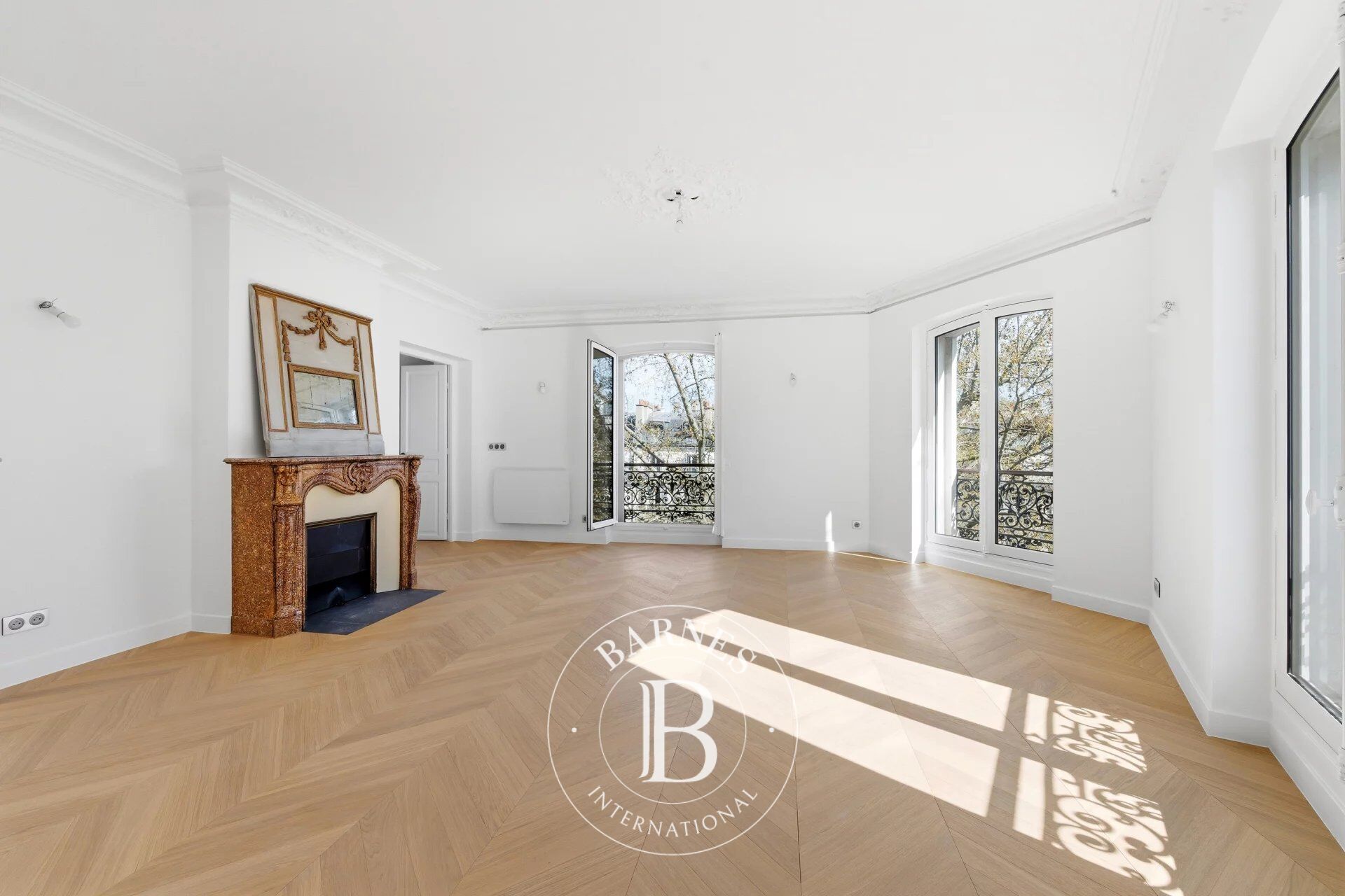 Apartment for sale - Paris 3 - Archives - 4 bedrooms - Bright - Lift - picture 1