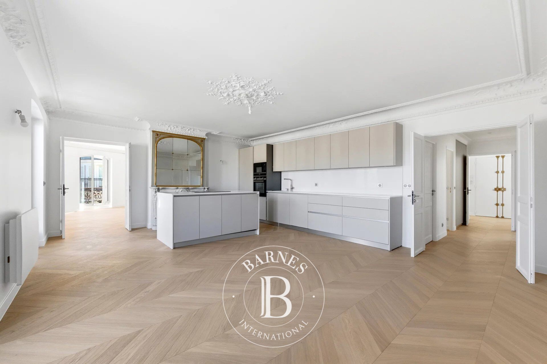 Apartment for sale - Paris 3 - Archives - 4 bedrooms - Bright - Lift - picture 2