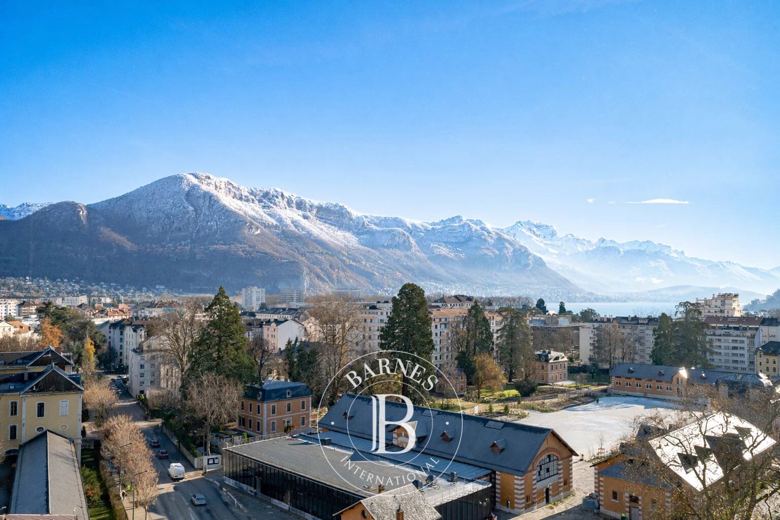 BARNES Annecy – ANNECY – CENTRE-VILLE – DERNIER ÉTAGE – VUE LAC ET MONTAGNES - picture 2