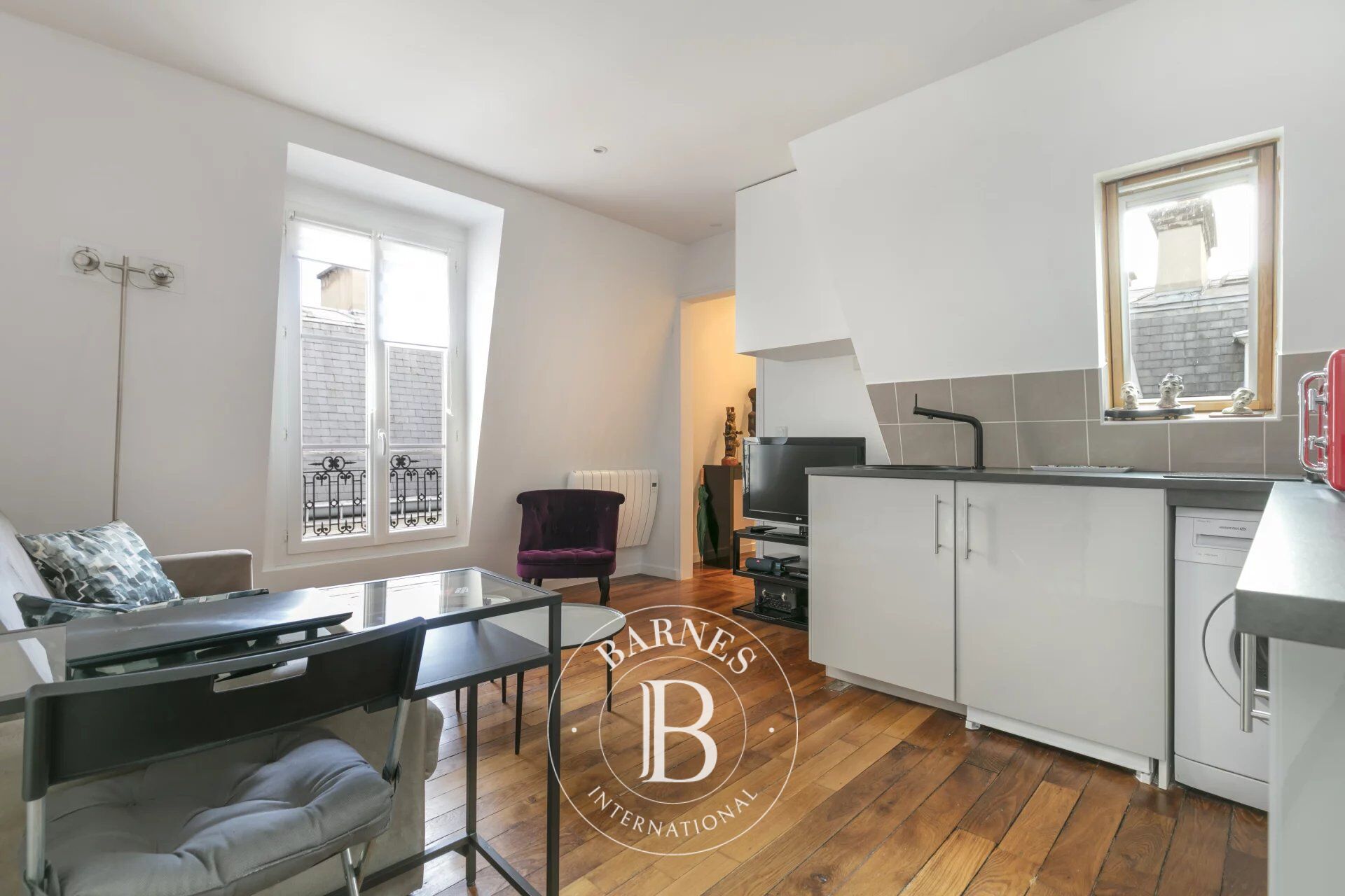 PARIS 17 - BATIGNOLLES - Charming renovated one-bedroom apartment - Bright and quiet - picture 2