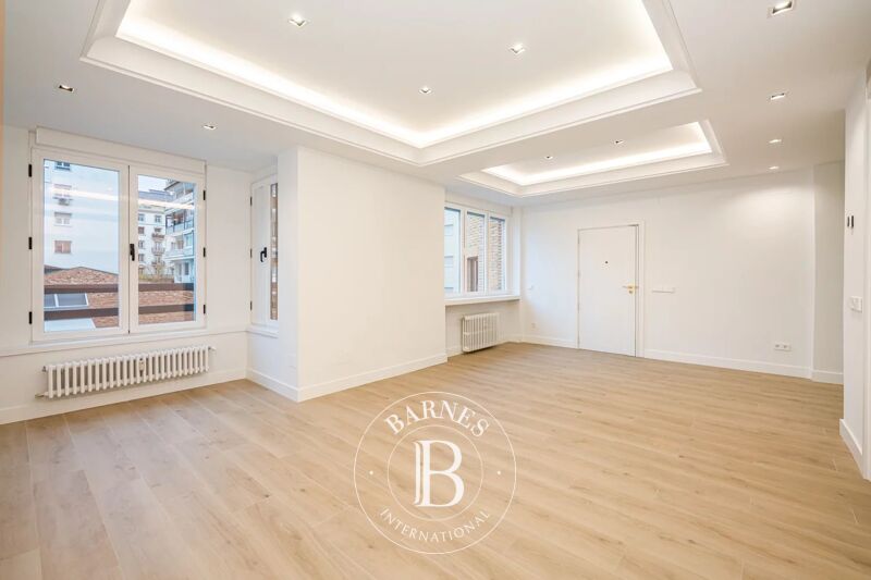 Madrid – Almagro – Chamberí | Elegante appartamento con tre camere da letto, completamente ristrutturato e nuovo