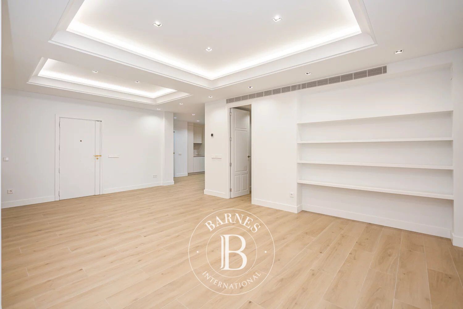 Madrid – Almagro – Chamberí | Elegante appartamento con tre camere da letto, completamente ristrutturato e nuovo - picture 2