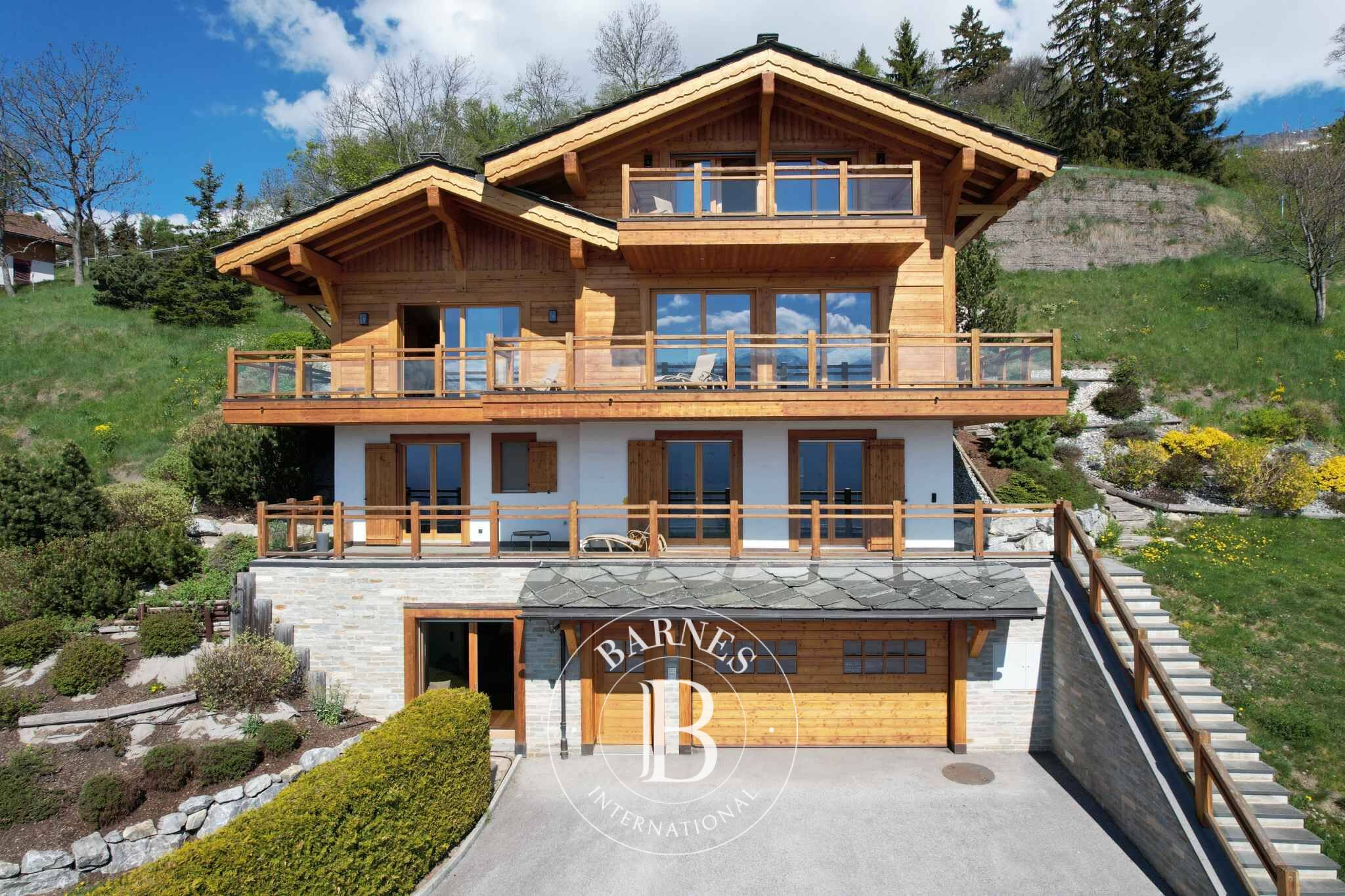 RARE – MAGNIFICENT 5-BEDROOM CHALET WITH PANORAMIC VIEWS - picture 2