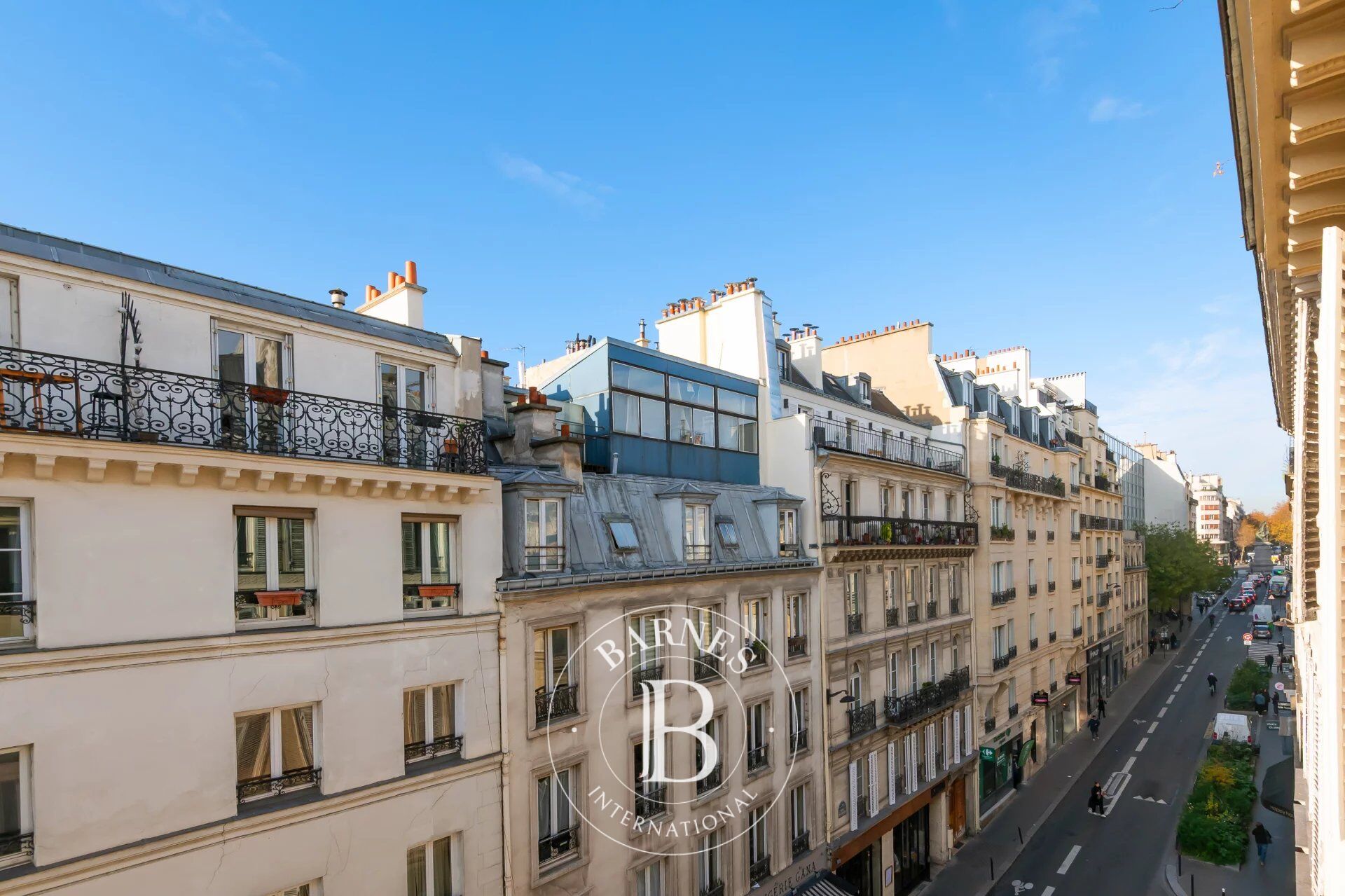 OFF MARKET - EXCLUSIVE LISTING - PARIS 9 - NOUVELLE ATHENES - FAMILY APARTMENT - 97.04m² (1,045 sq ft) - 2 BEDROOMS + OFFICE - picture 3