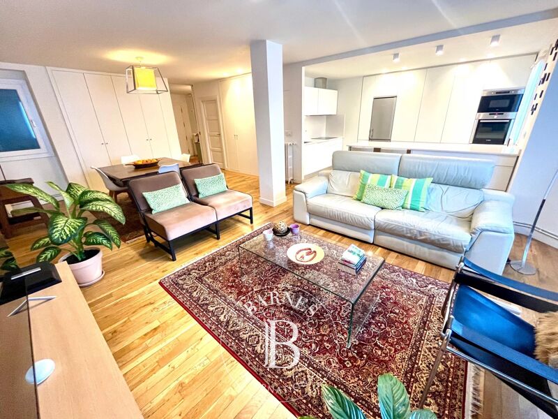 IRÚN - Logement spacieux et lumineux, rénové dans le centre-ville