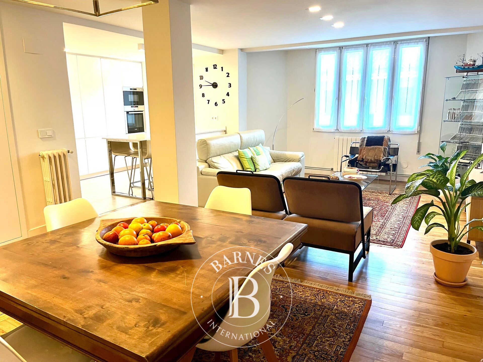 IRÚN - Logement spacieux et lumineux, rénové dans le centre-ville - picture 3