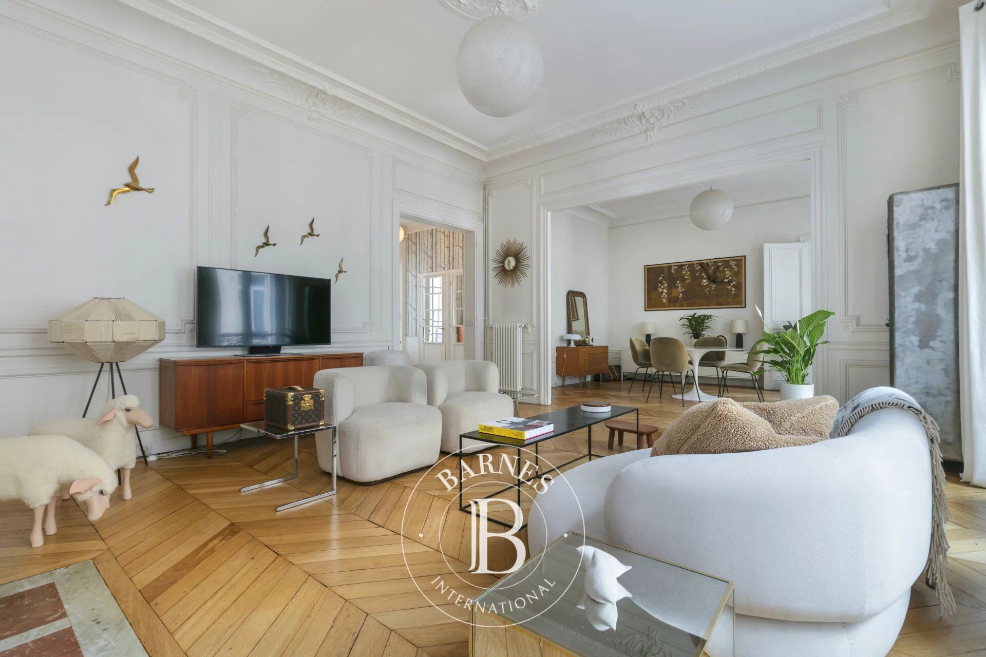 Exclusivité -  Paris 8e - Faubourg Saint-Honoré Hoche  - Appartement rénové - 2 chambres - picture 3