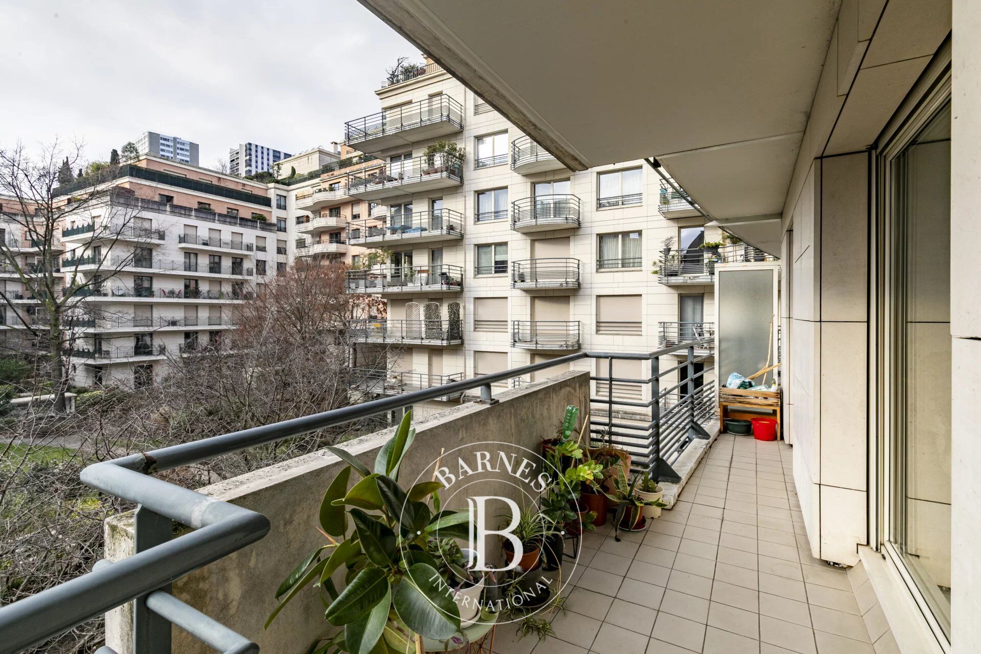 EXCLUSIVE LISTING - Apartment CHARLES MICHELS / DUPLEIX - 77m² (829 sq ft) apartment - 16m² (172 sq ft) balcony - Two bedrooms - PRM parking space - picture 3