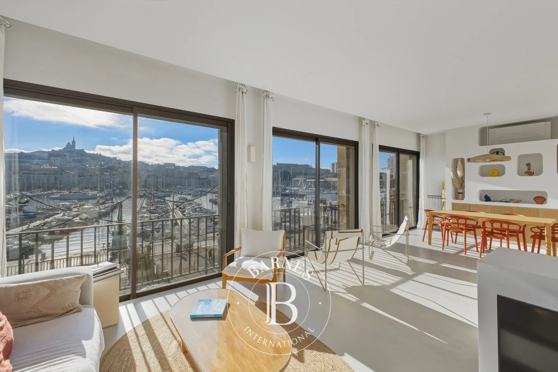 FURNISHED RENTAL – Marseille – Hôtel de Ville / Vieux-Port – Pouillon Apartment – 2 Bedrooms – Air Conditioning – Panoramic View - picture 3