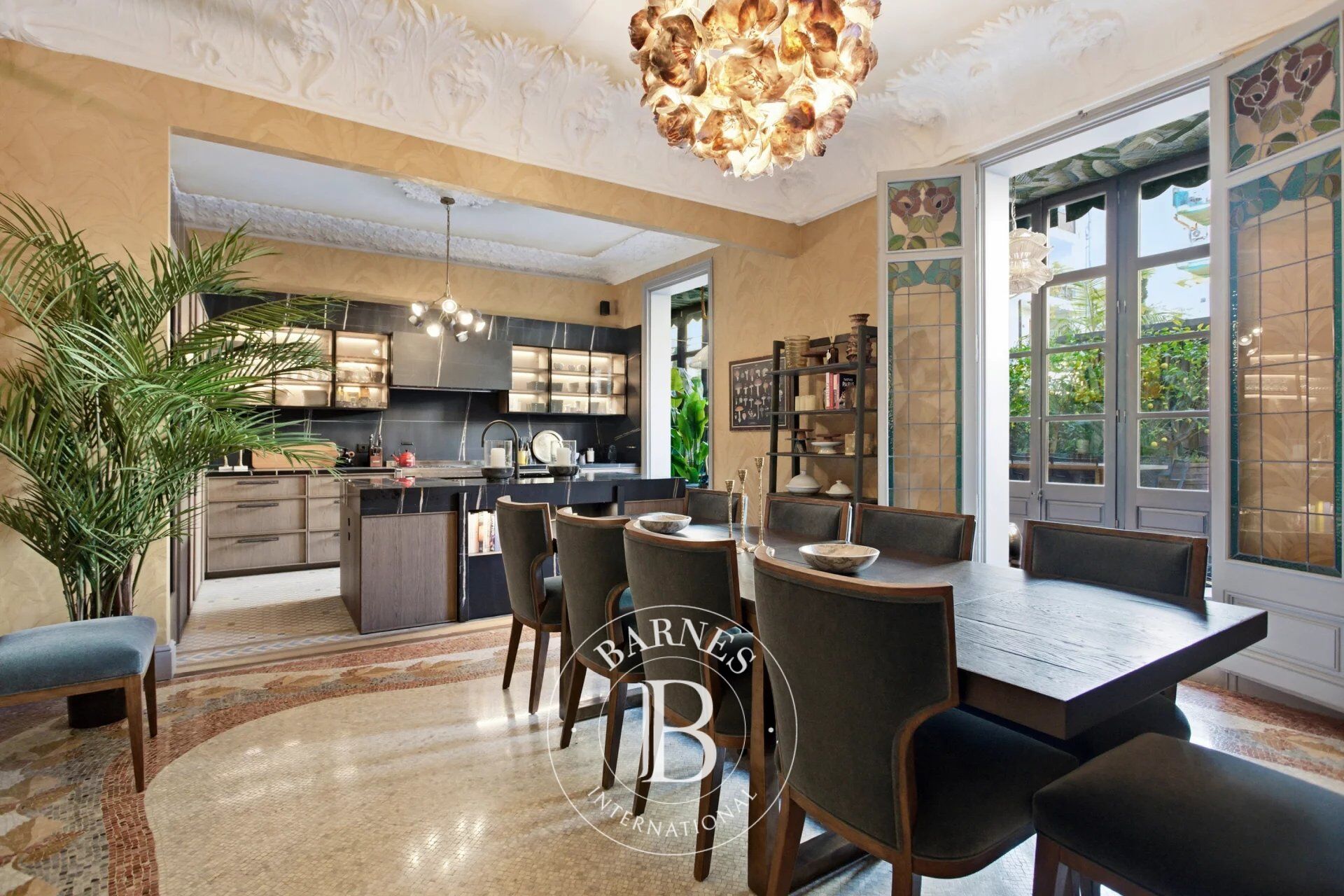 Una propiedad modernista emblemática con 184 m² de espacio exterior privado - picture 1