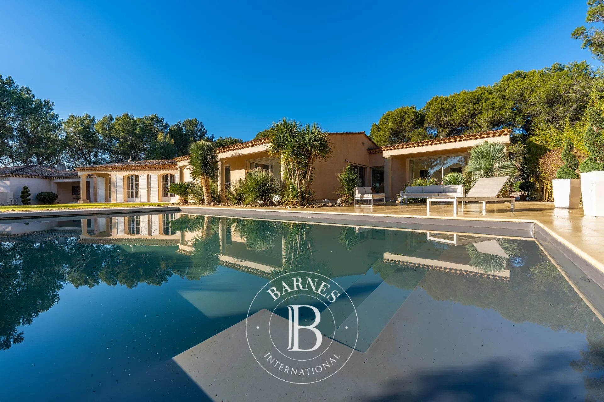 Finca Lambesc - picture 1