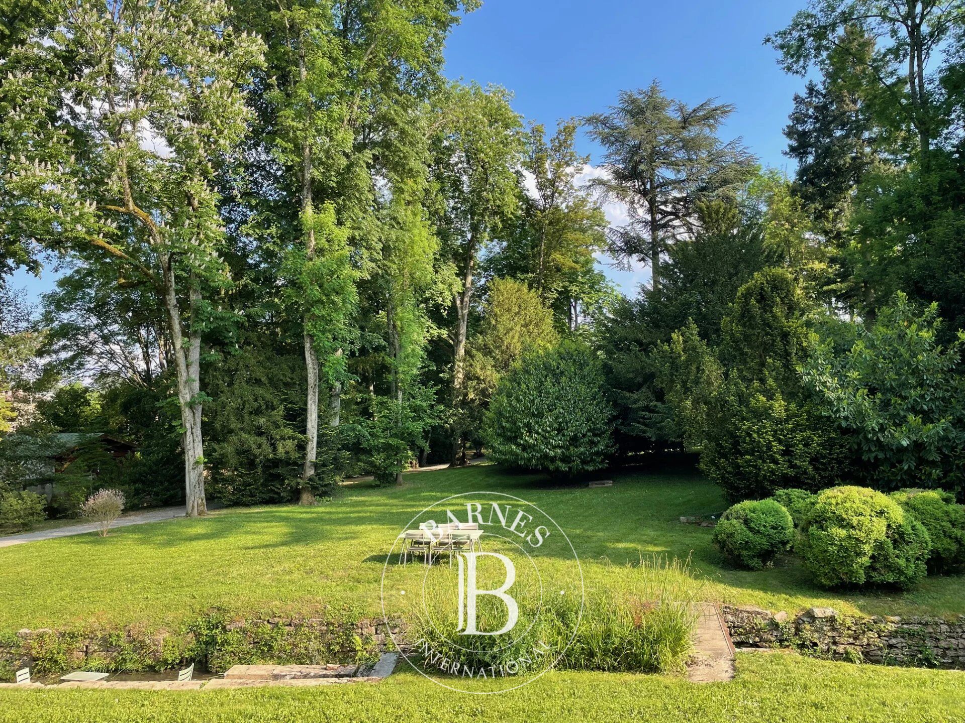 Bourgogne - Mâcon - Maison d'architecte - Quartier résidentiel - Terrain et piscine - picture 2