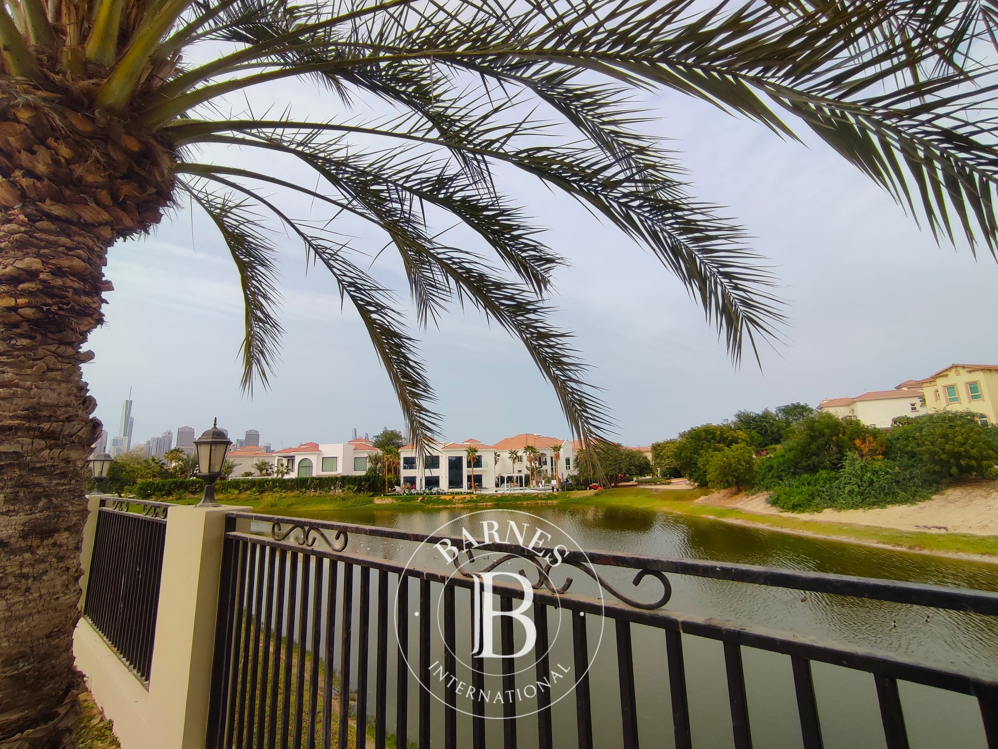 Villa Jumeirah Park - picture 2