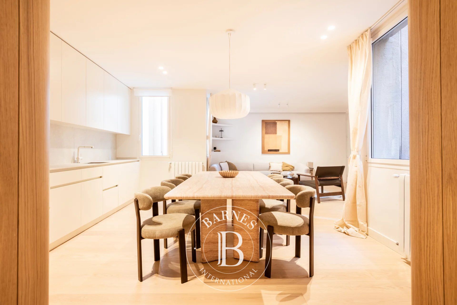 Timeless Elegance and Exclusivity on Montalbán Street, in the Heart of Los Jerónimos - picture 1