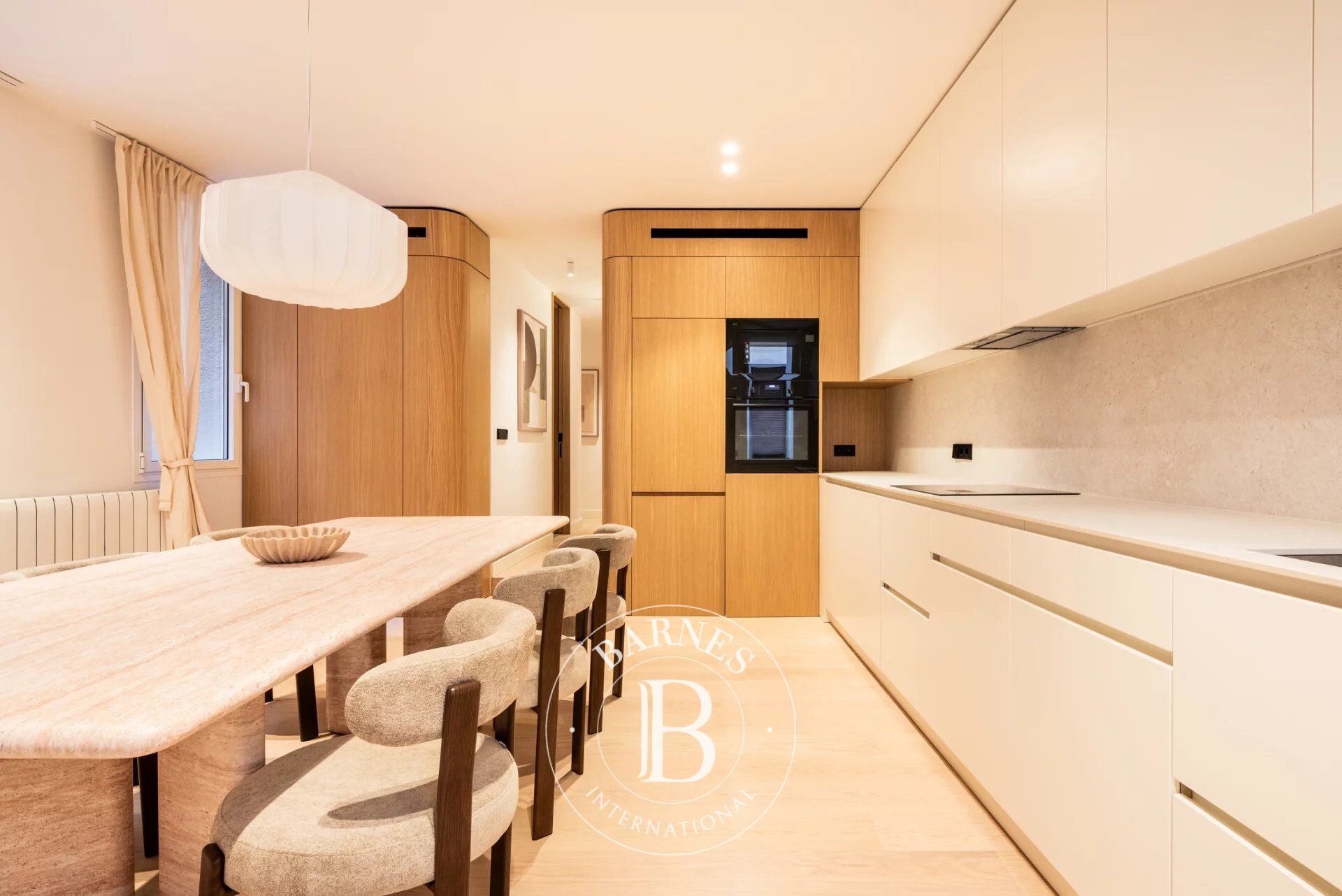 Timeless Elegance and Exclusivity on Montalbán Street, in the Heart of Los Jerónimos - picture 3