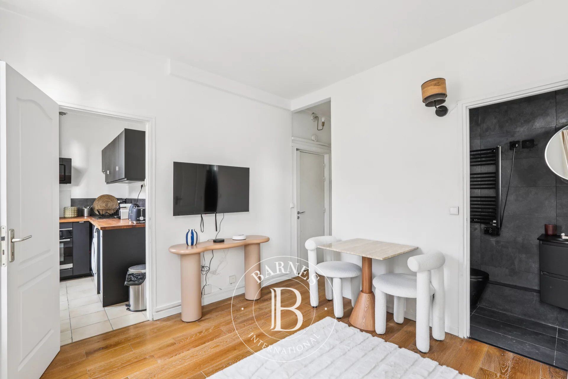 Paris 6 - Bonaparte / Saint-Germain - Top floor with elevator, west-facing - Quiet, good condition - picture 3