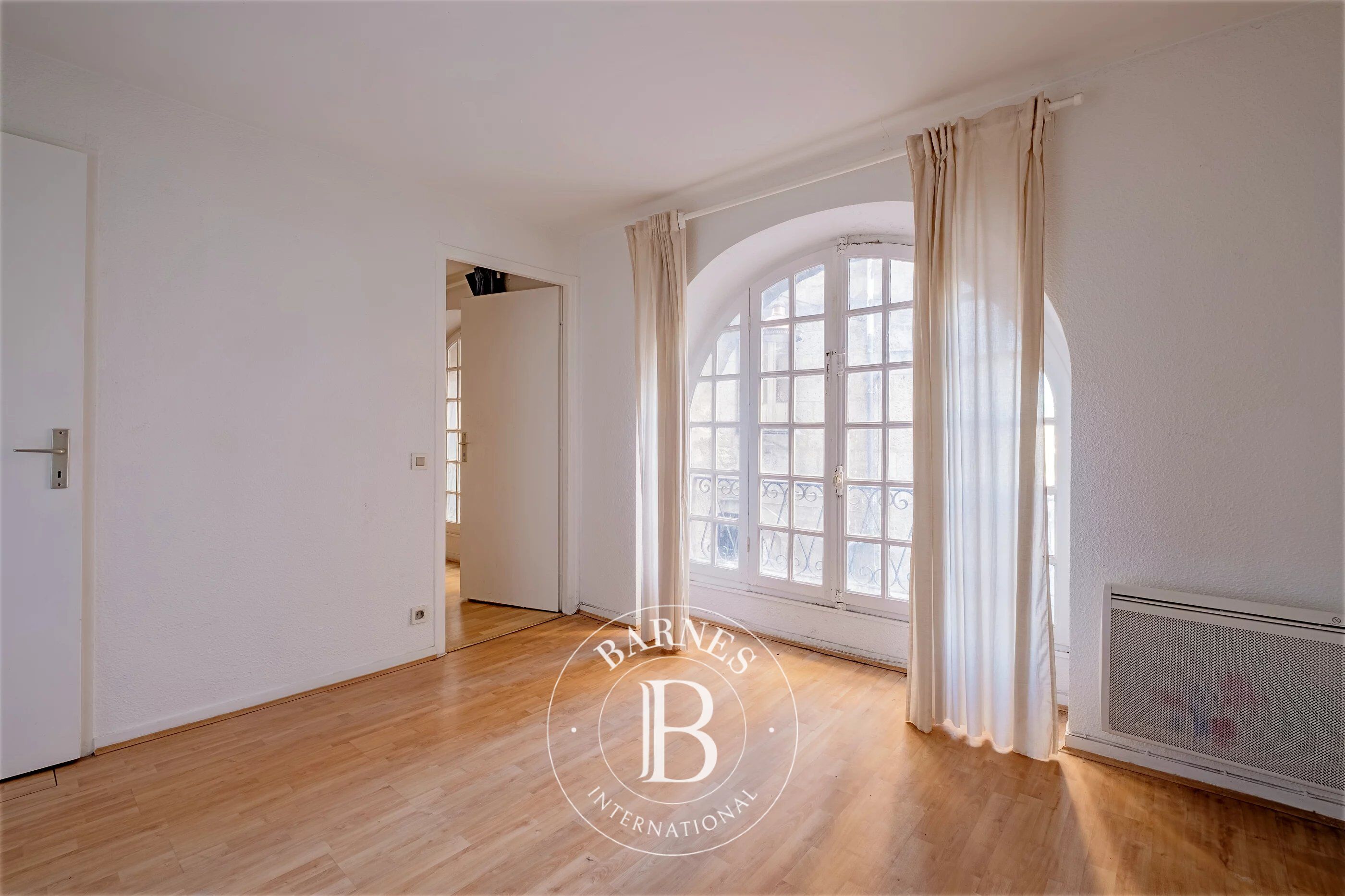 Bordeaux City Center – 25 sqm Apartment - picture 1