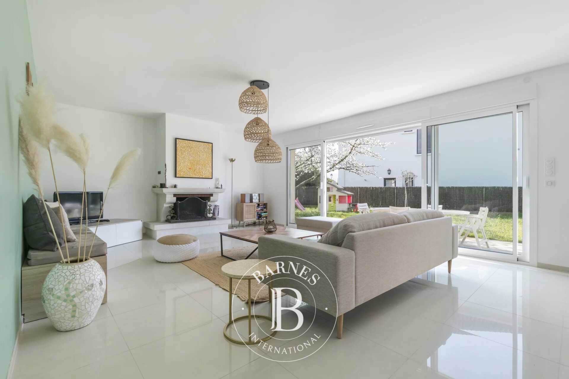 A Croissy-sur-Seine, maison récente en parfait état de 189 m² hab., 5 chambres sur 699 m² de terrain. - picture 2