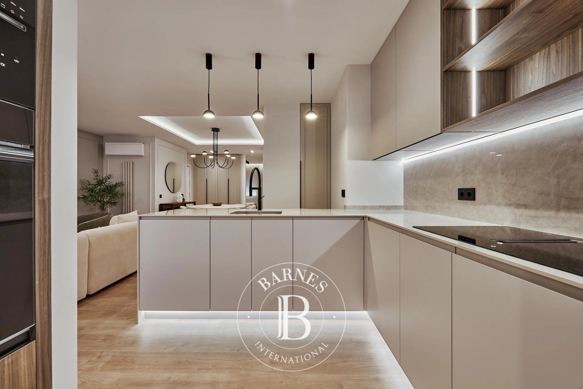 Nouveau Appartement Entièrement Rénové dans le Quartier Exclusif de Lista - picture 3