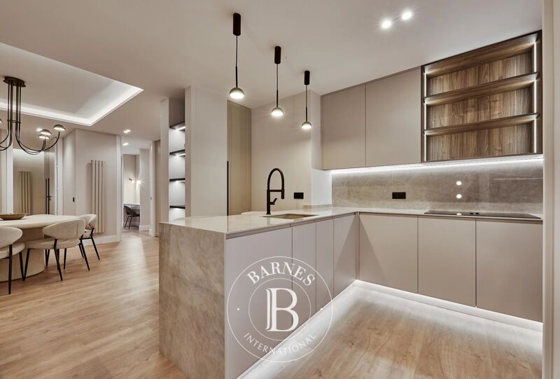 Venta, Piso Madrid - picture 1