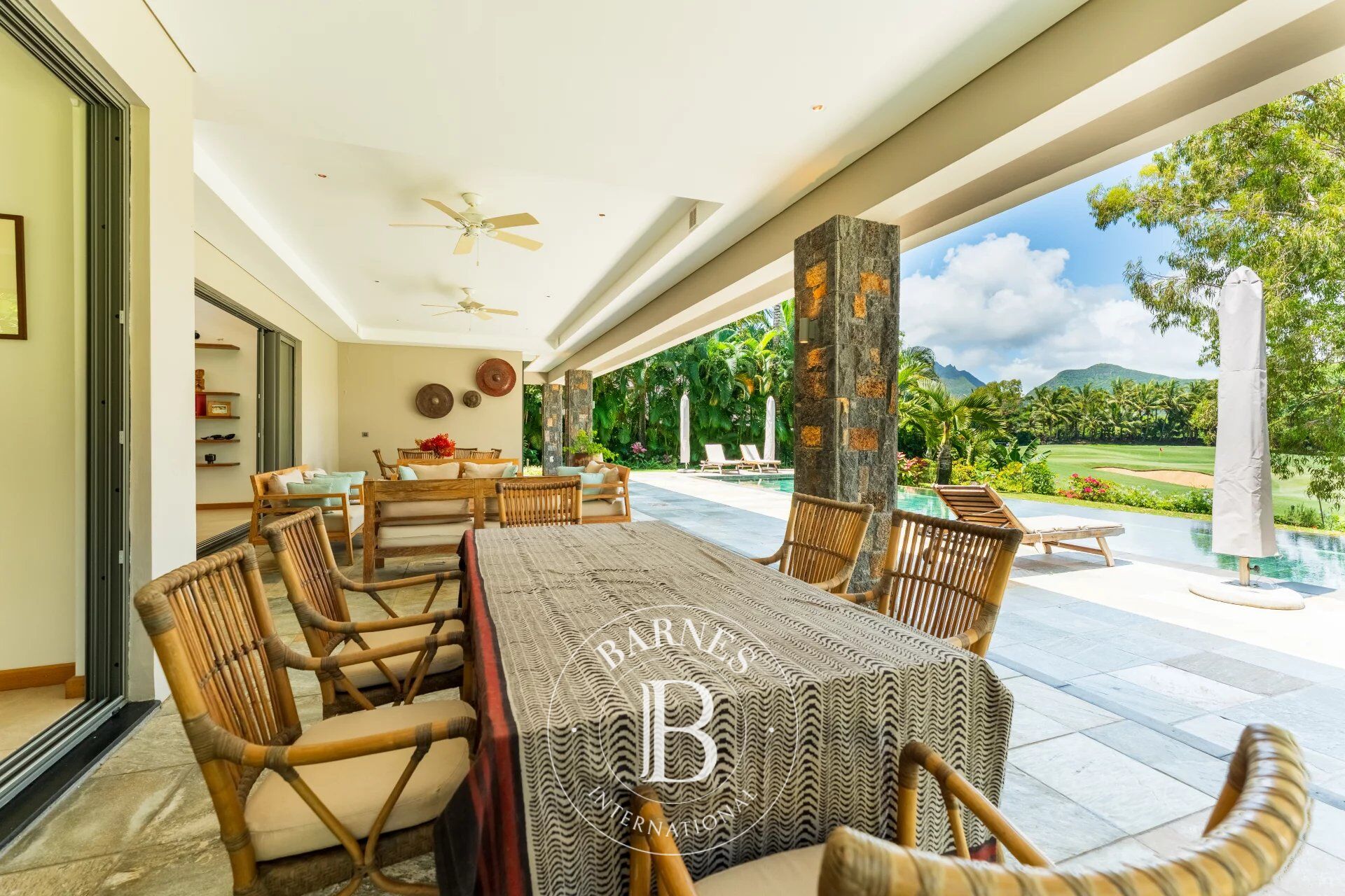 Anahita Golf Resort – 5-Bedroom Villa with Exceptional Golf Views - picture 2