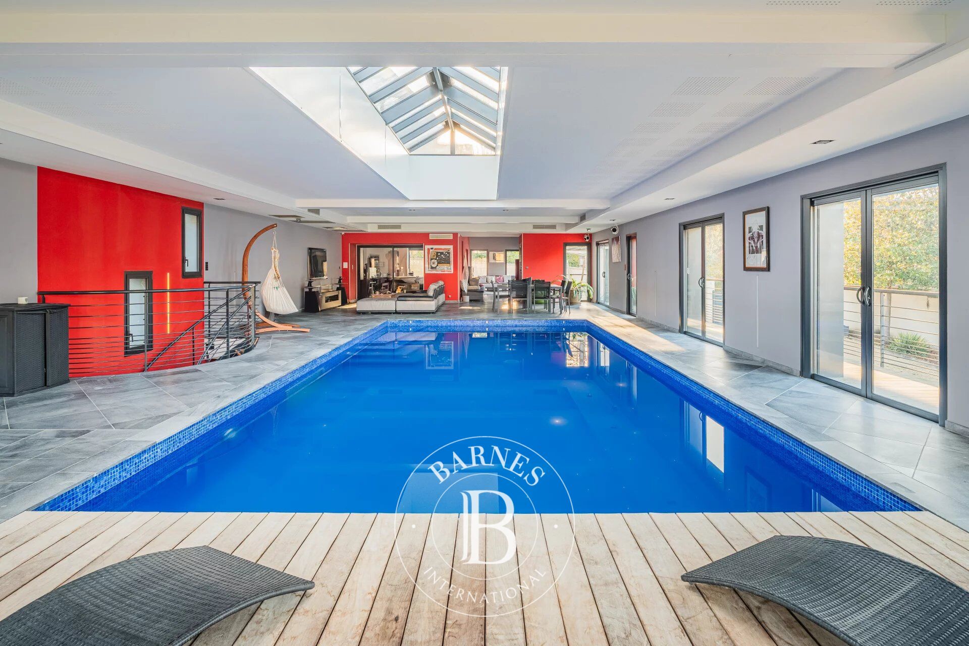 Renovated character house – charm, spaciousness and indoor pool - picture 1