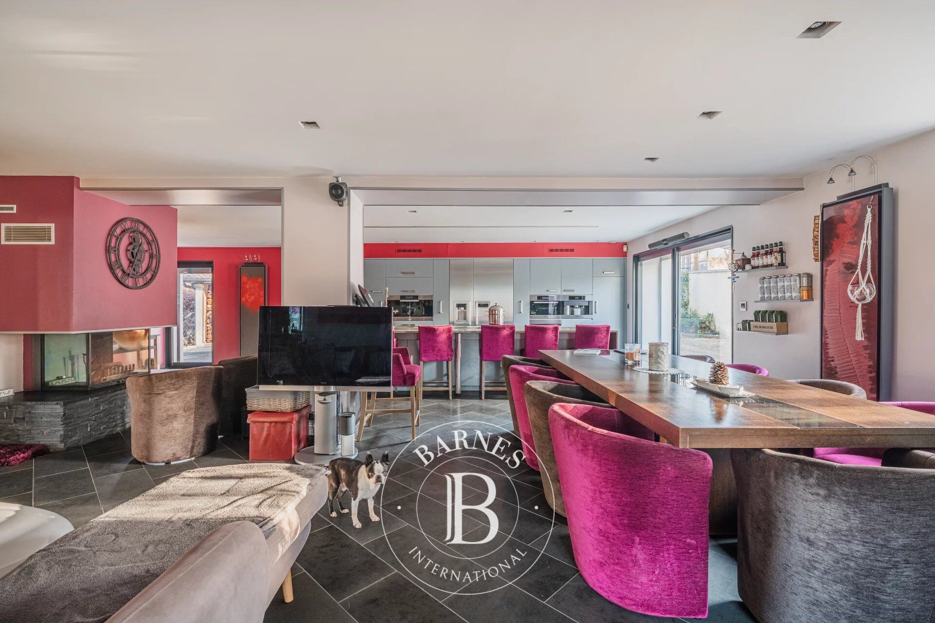 430 m² property with indoor pool and park - picture 1