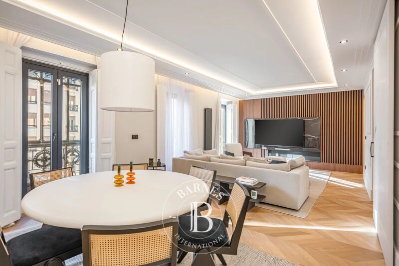 Venta, Piso Madrid - picture 1