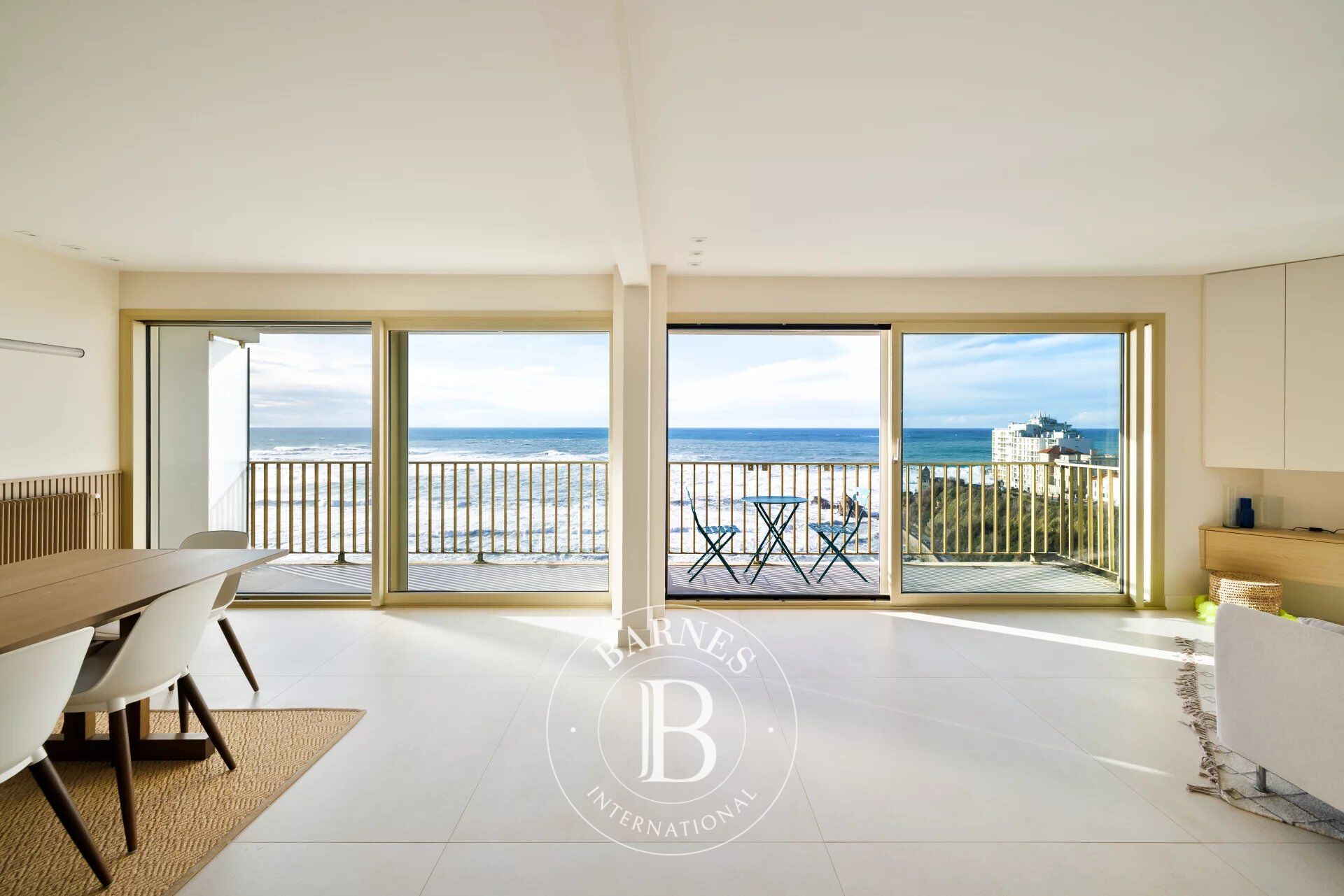 BIARRITZ, CÔTE DES BASQUES, APPARTEMENT DE 115 M², VUE PANORAMIQUE SUR L'OCÉAN, PARKING - picture 2