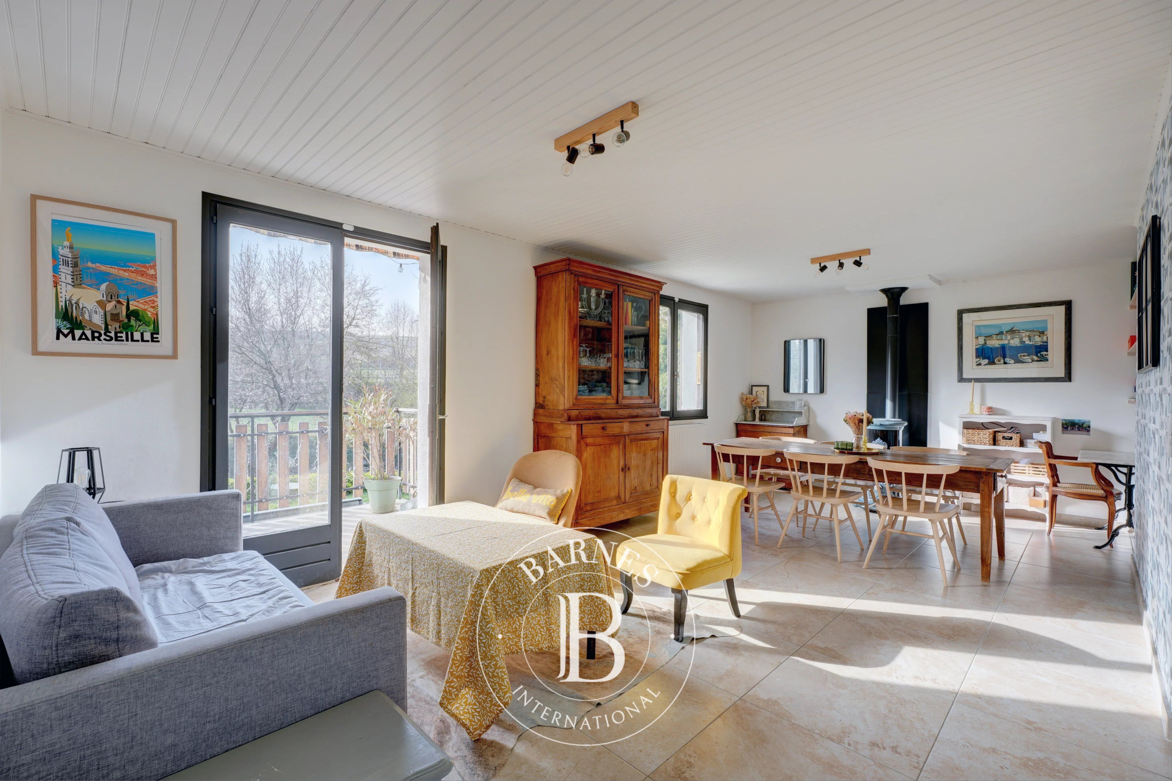 Saint-Symphorien-D'ozon - Maison familiale de 164 m² environ - Jardin de 933 m² - 6 chambres - Abri voiture -Terrasse et ponton sur la rivière - picture 1