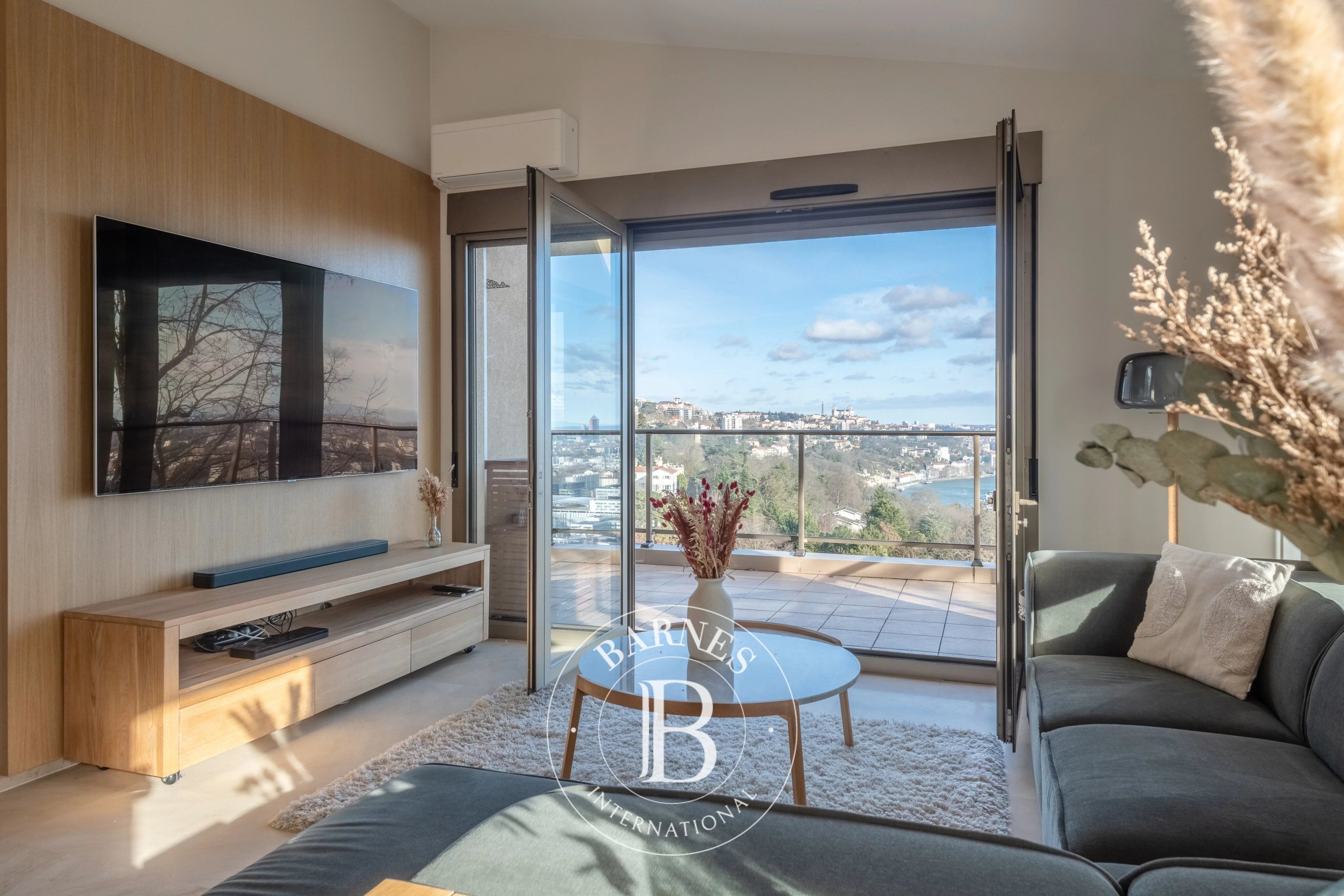 SAINTE-FOY-LÈS-LYON - 143 sqm flat with balconies - 3 bedrooms - Garage - picture 3