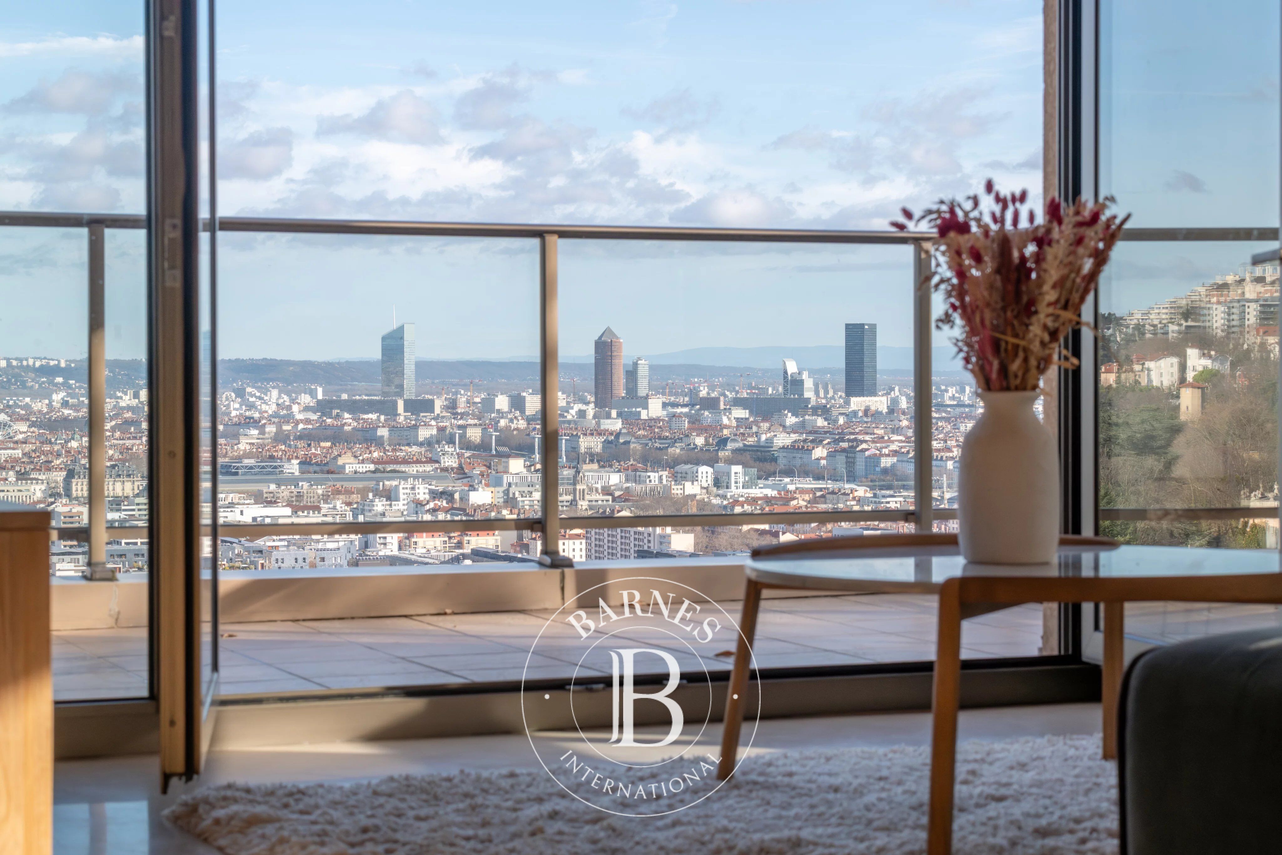 SAINTE-FOY-LÈS-LYON - 143 sqm flat with balconies - 3 bedrooms - Garage - picture 2