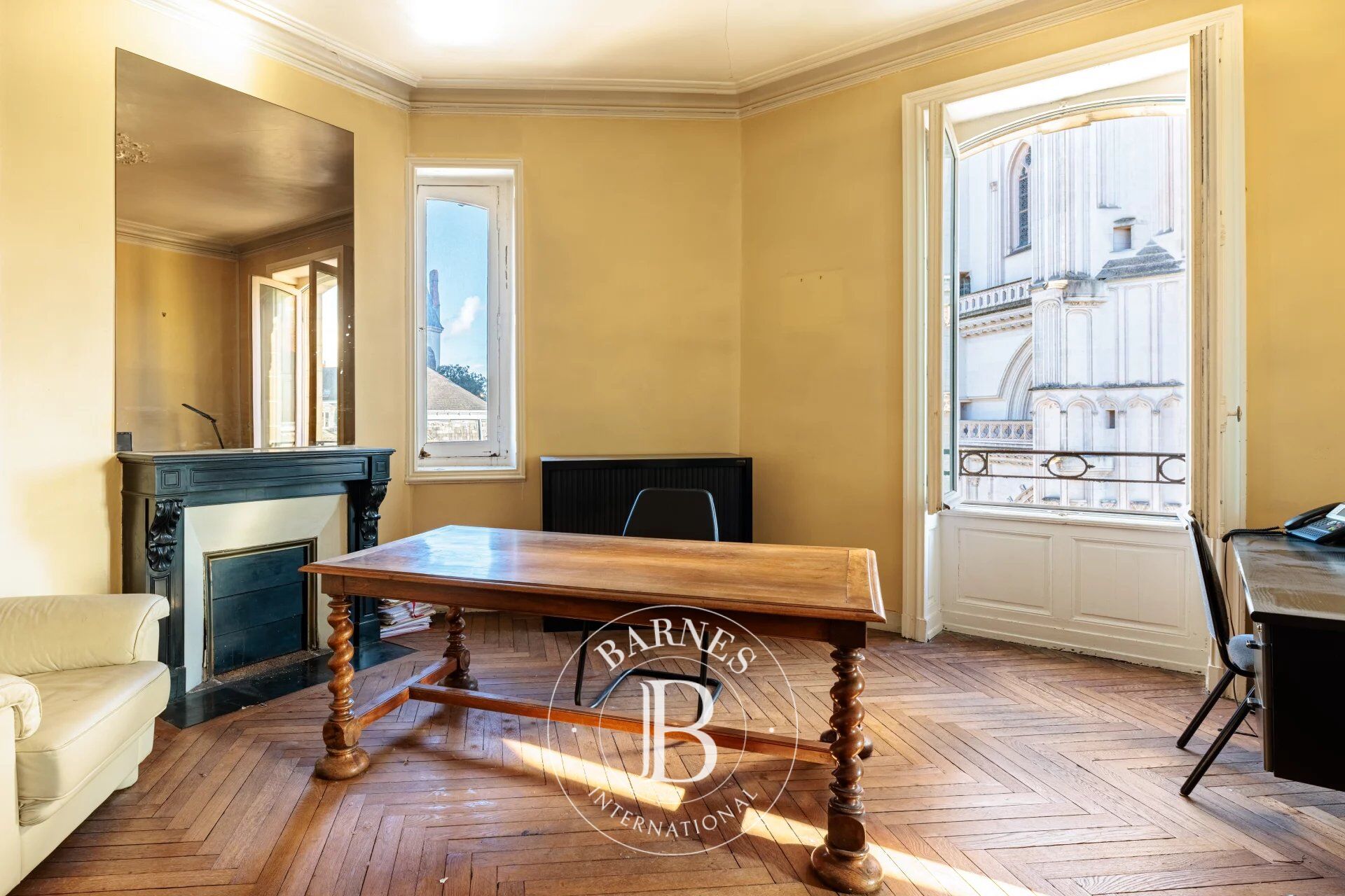 NANTES CATHEDRALE - Appartement haussmannien de 7 pièces principales avec ascenseur - picture 3