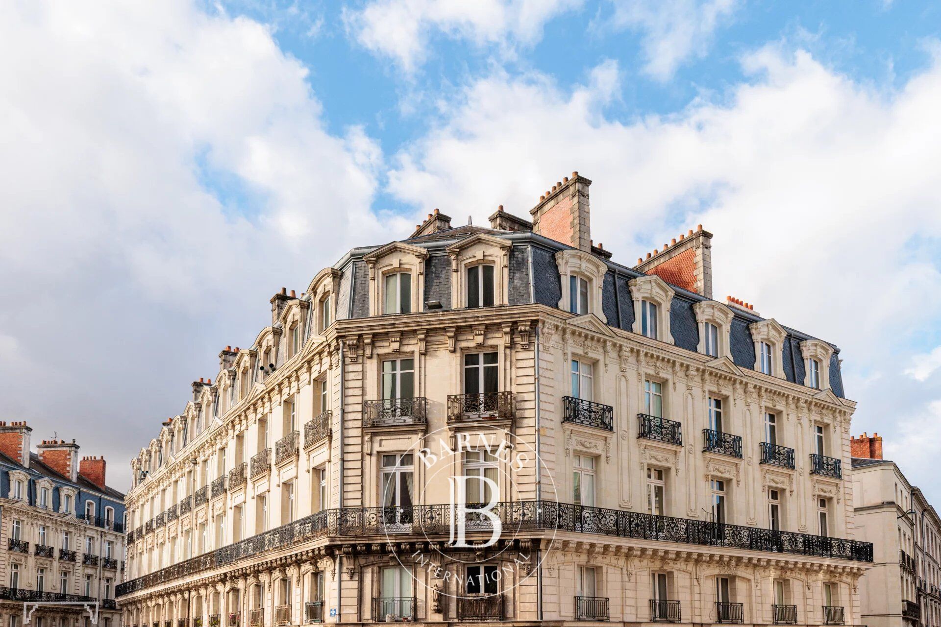 NANTES CATHEDRALE - Appartement haussmannien de 7 pièces principales avec ascenseur - picture 1