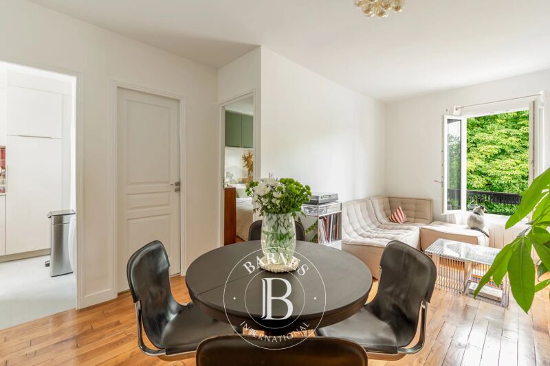 PARIS 18 - UPPER FLOOR - 1 BEDROOM - SACRE-COEUR  - HIGH-QUALITY RENOVATION