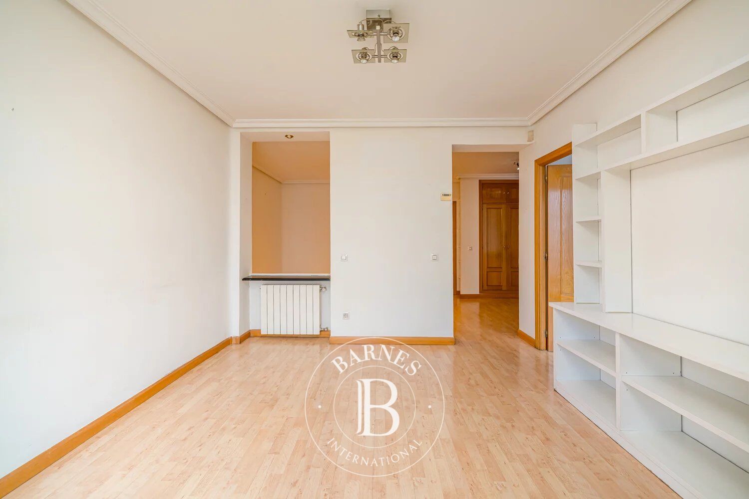 Exterior 101 sqm apartment with 2 bedrooms, terrace and parking in Trafalgar - picture 2