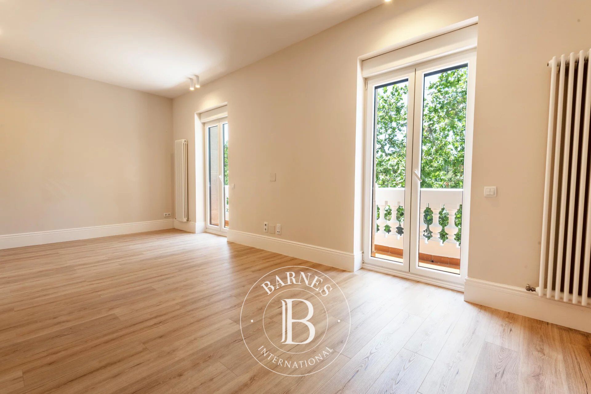 Exterior apartment for sale, luxury renovation in Retiro - picture 2