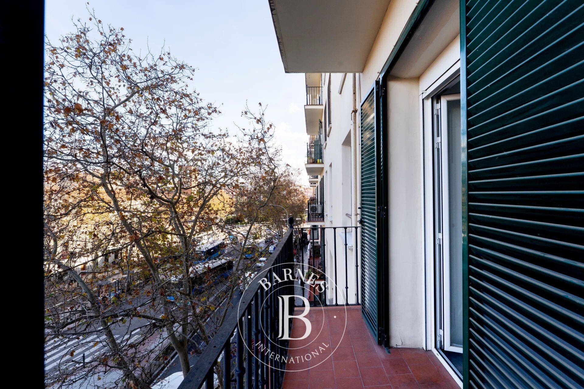 Helle Außenwohnung mit Terrasse in einem klassischen Gebäude im Herzen von Lista - picture 1