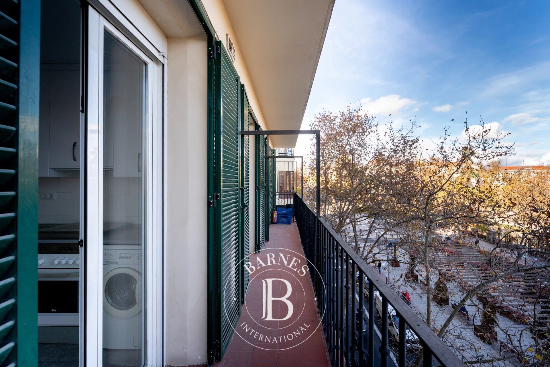 Helle Außenwohnung mit Terrasse in einem klassischen Gebäude im Herzen von Lista - picture 3