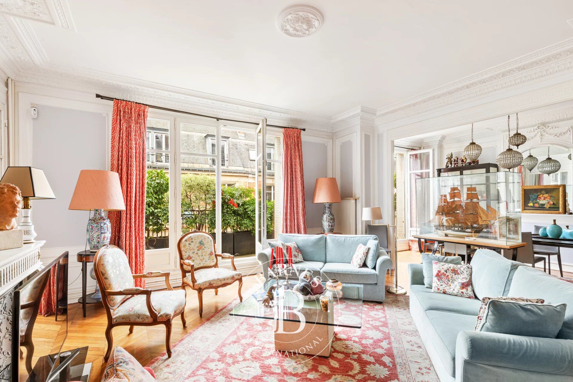 Piso Paris 8ème - picture 1